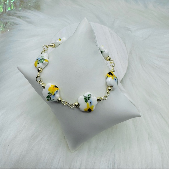 Sun flower Floral Design and shape Porcelain Beaded Bracelet - Picture 1 of 6
